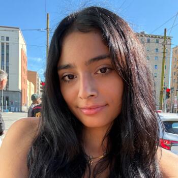 Babysitter in Milan: Karolay bazan clavo