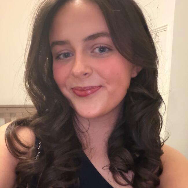 Babysitter in Alexandria: Ava