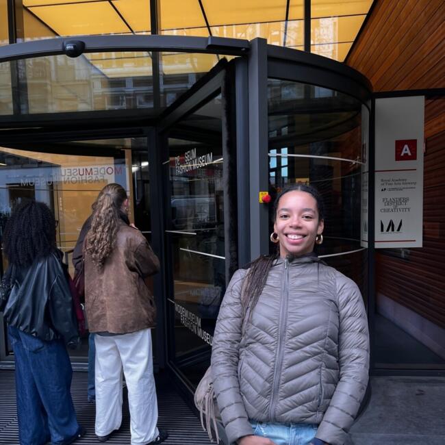 Babysitter in Hélécine: Adora