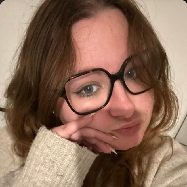 Babysitter in Champigny-le-Sec: Lana