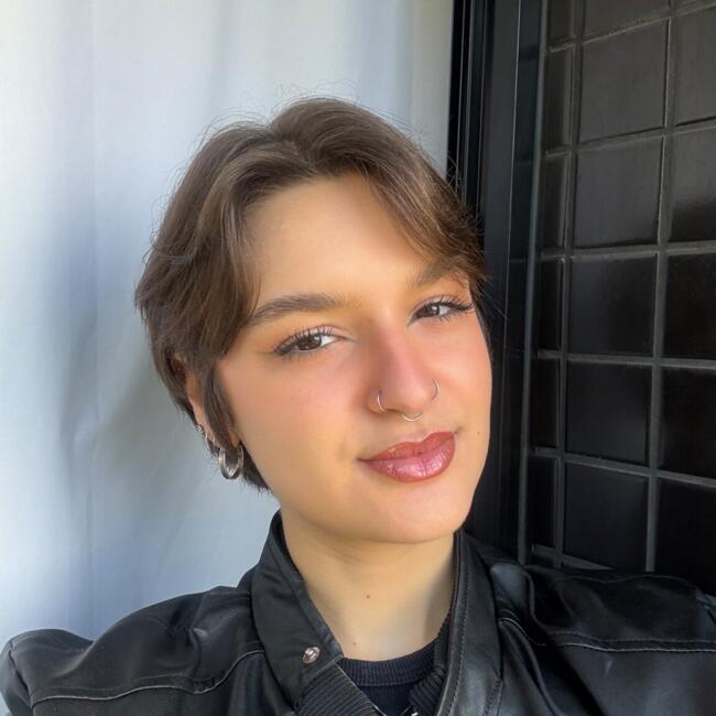 Babysitter in Piçarras: Júlia