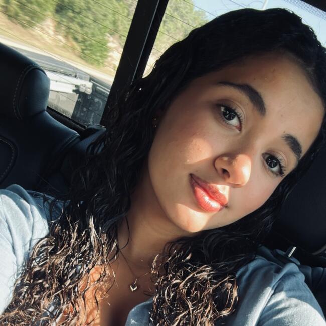 Babysitter in San Antonio: Sophia Valentine