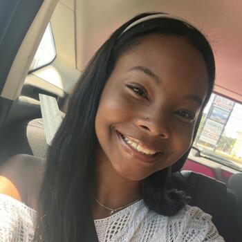 Babysitter in Washington D.C.: Amirie