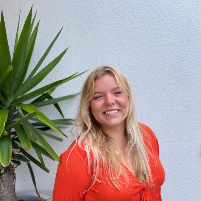 Babysitter in Saint-Médard-d'Eyrans: Mary