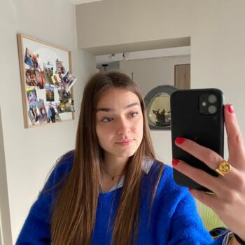 Babysitter in Le Landreau: Alix