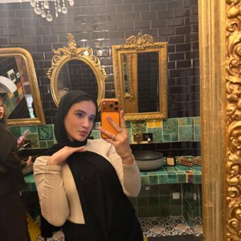 Babysitter Hayange: Hana