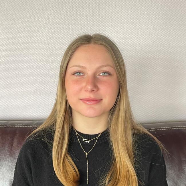 Babysitter in Saint-Médard-en-Jalles: Celia