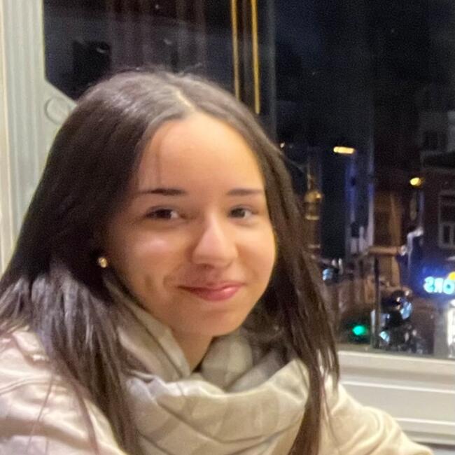 Babysitter in Brussels: Nour