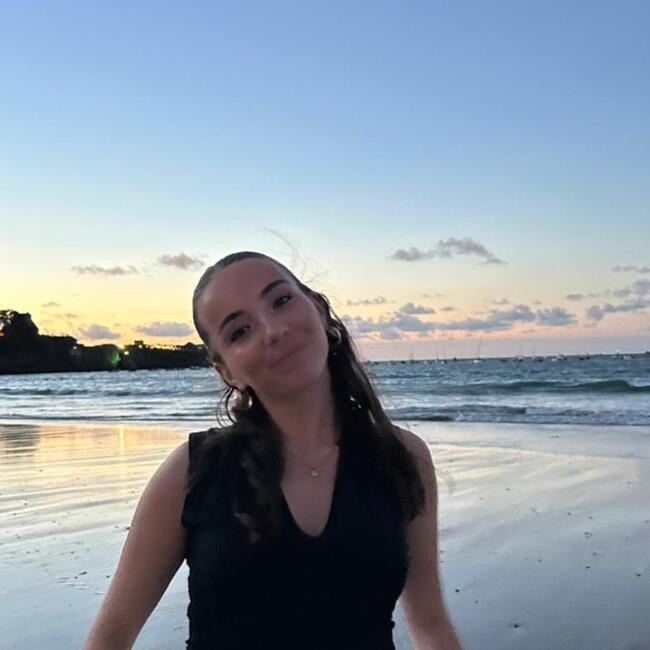 Babysitter in Plerguer: Cloé