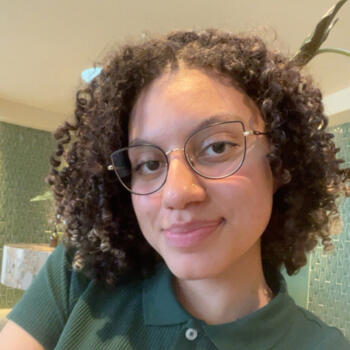 Babysitter in Oeiras: Yasmin