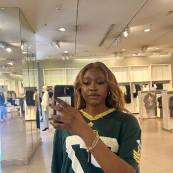 Baby-sitter in Feltham: Bernice