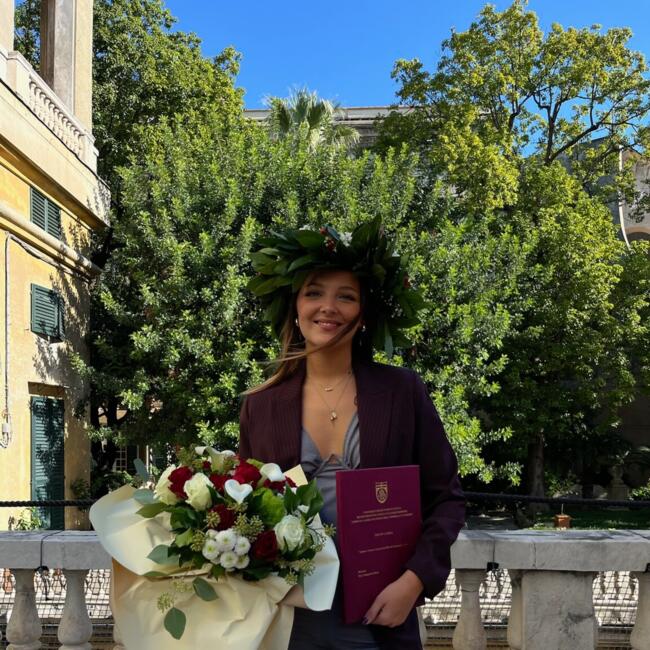 Babysitter in Albissola Marina: Eva