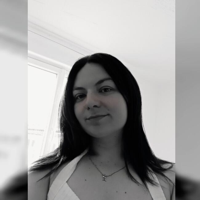 Babysitter Job in Landres: Laura