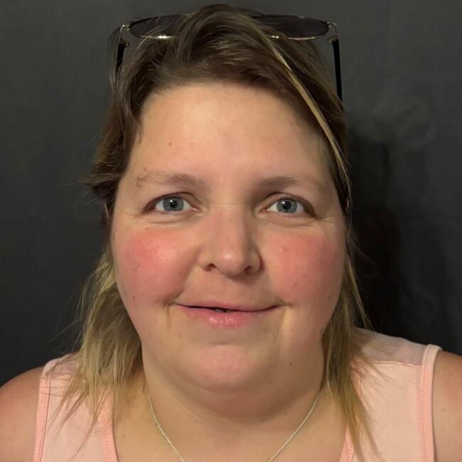 Babysitter in Leeuw-Saint-Pierre: Deborah