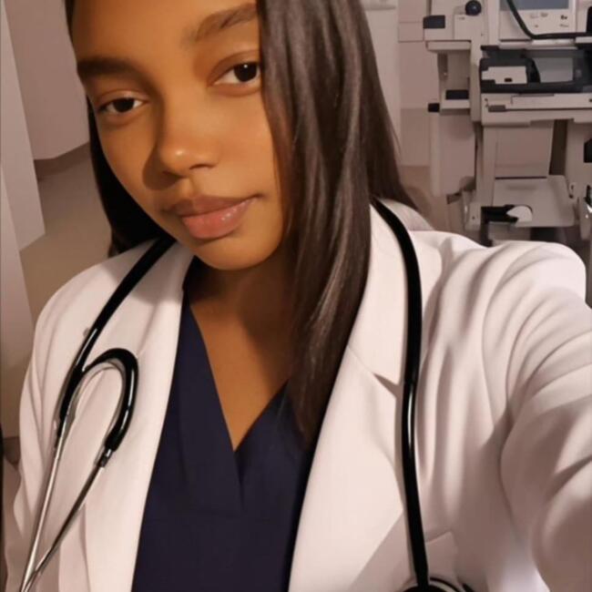 Babysitter in Guariba: Naelly