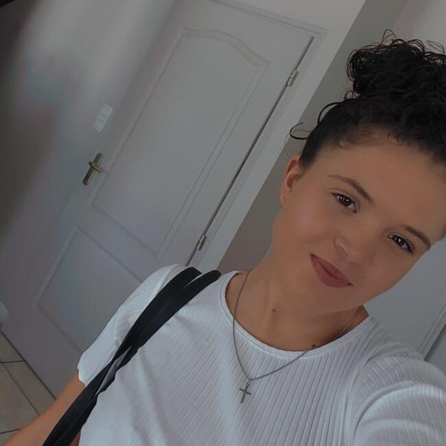 Babysitter in Saint-Congard: Elise