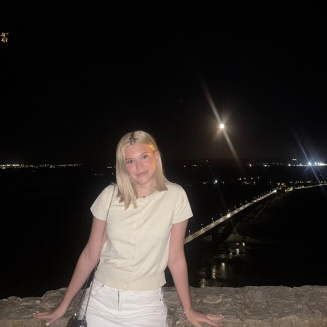 Babysitter in Lisbon: Maria