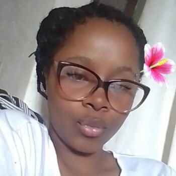 Babysitter in Caratinga: Rubia kelly