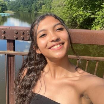 Babysitter Helotes: Aaliyah