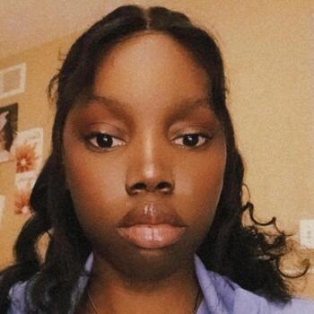 Babysitter in Southfield: Dana