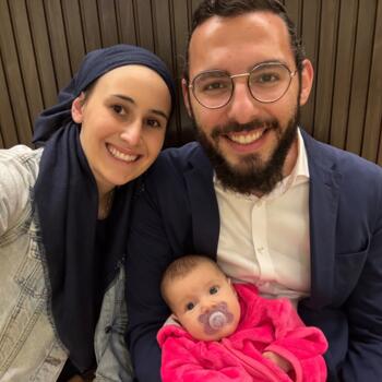 משרת בייביסיטר ב- ירושלים: משרת בייביסיטר Anna