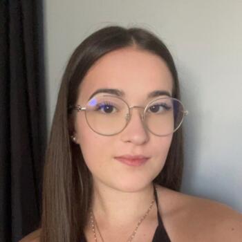 Babysitter Asnières-sur-Nouère: Eléna