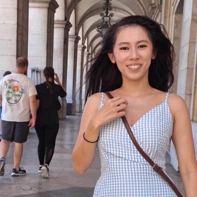 Babysitter in Singapore: Nicole