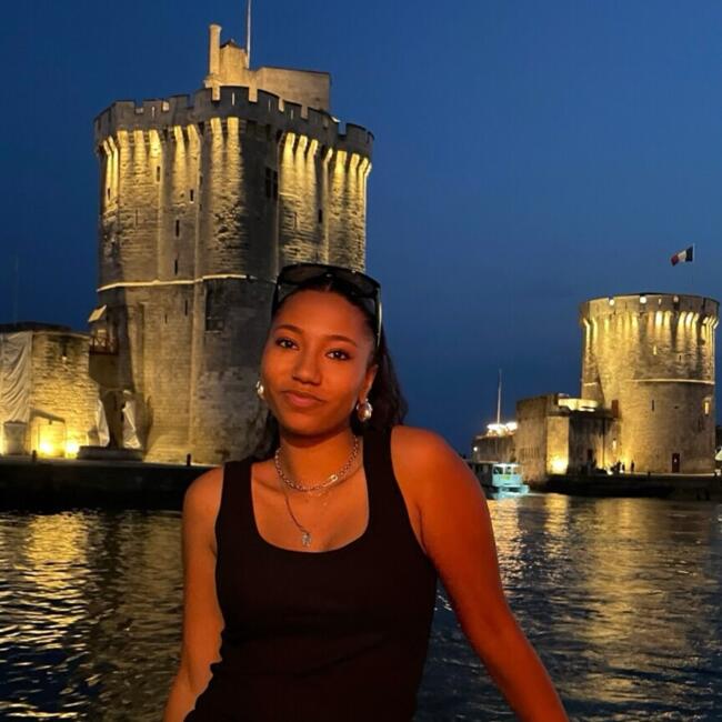 Babysitter in La Rochelle: Khélya