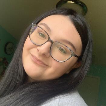 Baby-sitter in Whitby: Emily