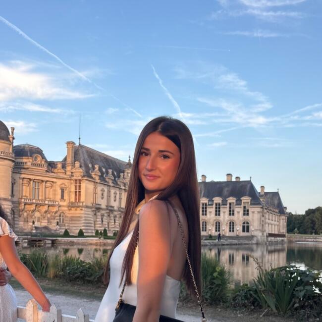 Babysitter in Chambly: Juliette
