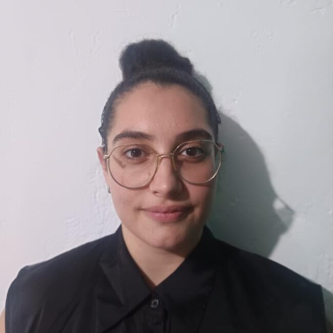 Babysitter in Salinas: Camila Debone Almada