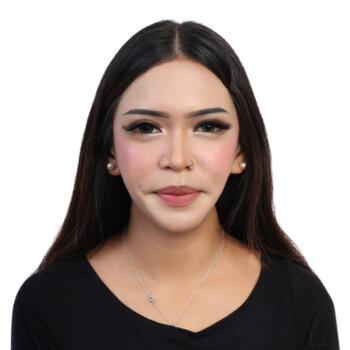 位于新加坡的临时保姆: Ellycia