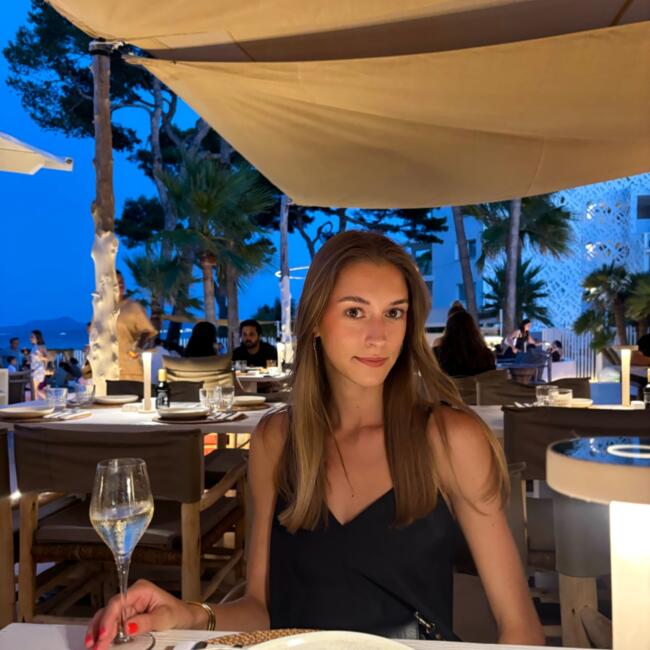 Babysitter in Chorey-les-Beaune: Elsa