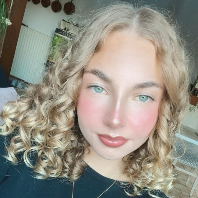 Babysitter in La Regrippière: Manon