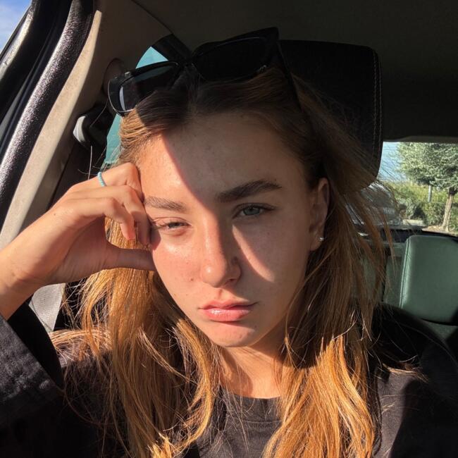 Babysitter in Dún Laoghaire: Asia