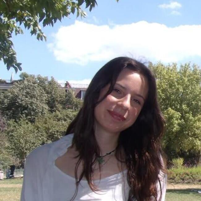Babysitter in Villeneuve-la-Guyard: Eloise
