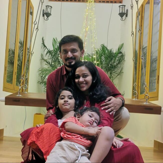 कोच्चि में बेबीसिटिंग की नौकरी: Sachith