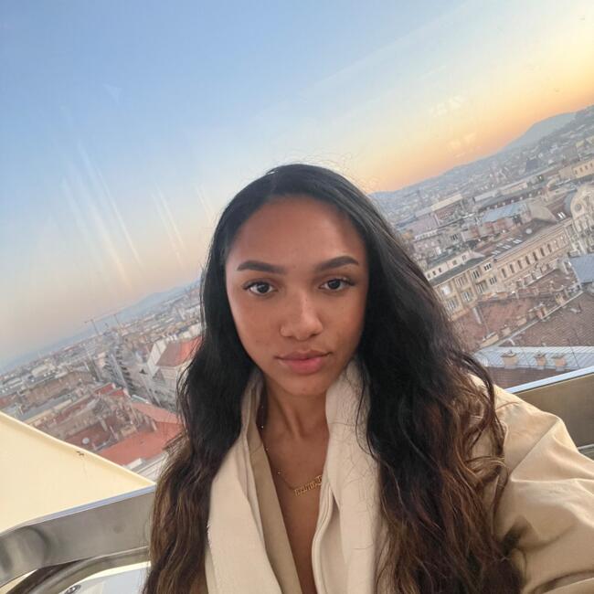 Babysitter in Manchester: Tamera