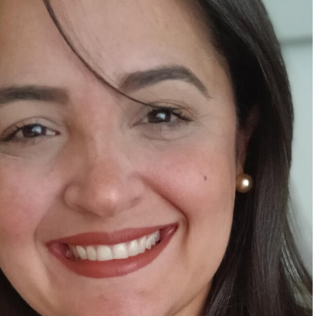 Babysitter in Palmetto Bay: Thais Alejandra