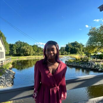 Baby-sitter in Nepean: Emery