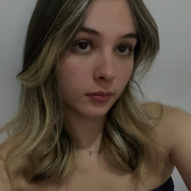 Babysitter in Curitiba: Laura