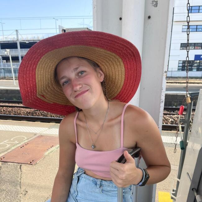 Babysitter in La Roche-sur-Yon: Alyssone