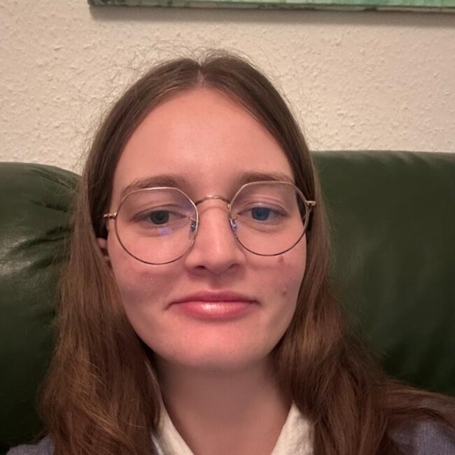 Babysitter in Cormelles-le-Royal: Cécile