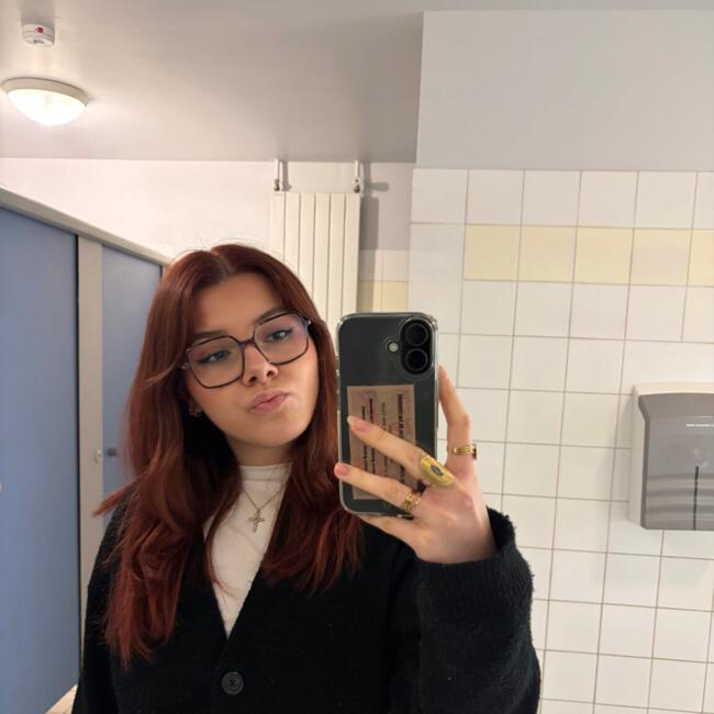 Babysitter in Évreux: Alysone