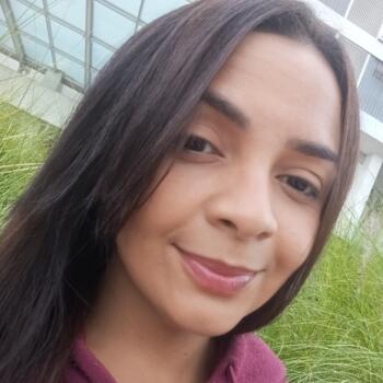 Babysitter Brasília: Thaynara