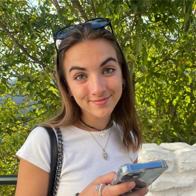 Babysitter in Clermont-Ferrand: Alice