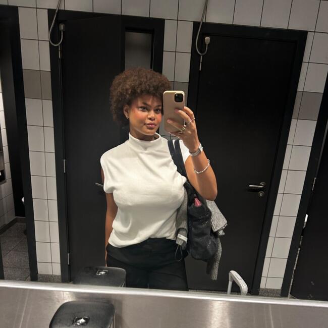 Babysitter in Assesse: Yasmine