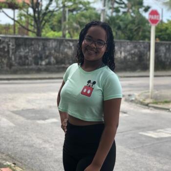 Babysitter in Recife: Thays