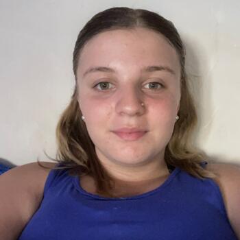 Babysitter in La Louvière: Ashley