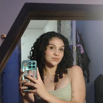Babysitter in Santa Ana: Ashley